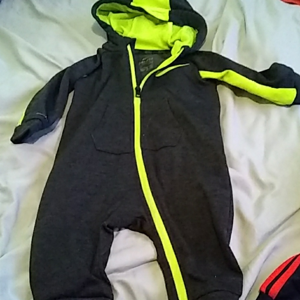 Veryclean jumper..black & neon yellow..
